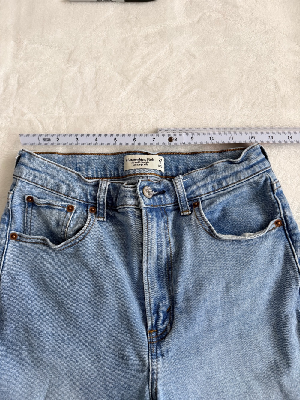 Abercrombie & Fitch Ankle Straight-Leg Ultra High Rise Jeans - Picture 3 of 9